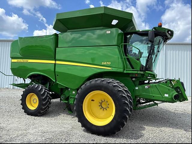 Image of John Deere S670 equipment image 1