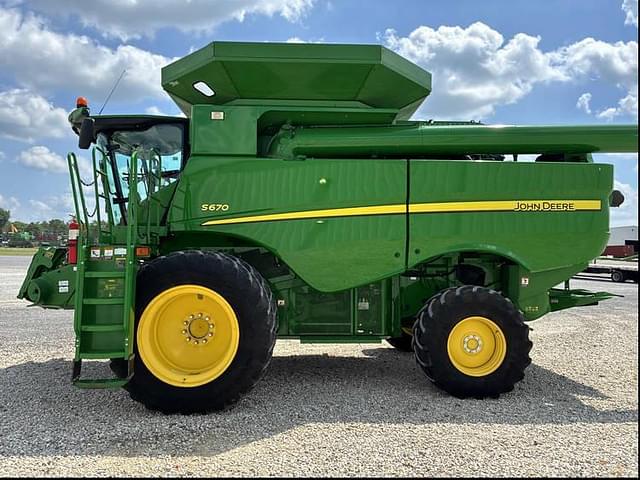 Image of John Deere S670 equipment image 2
