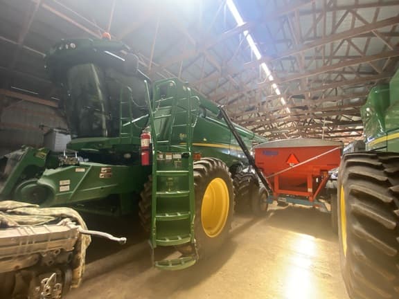 Image of John Deere S670 equipment image 2