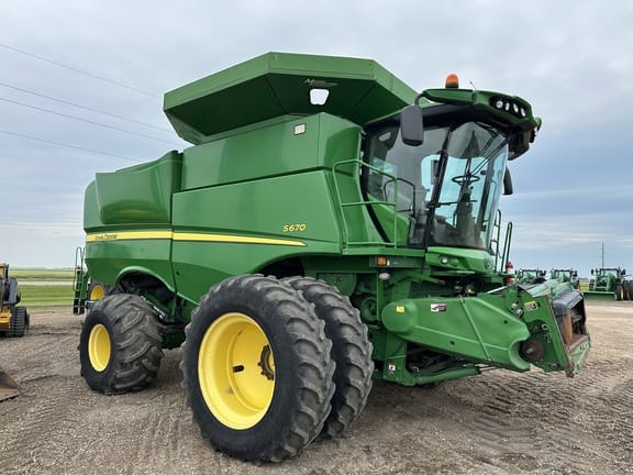 Main image John Deere S670