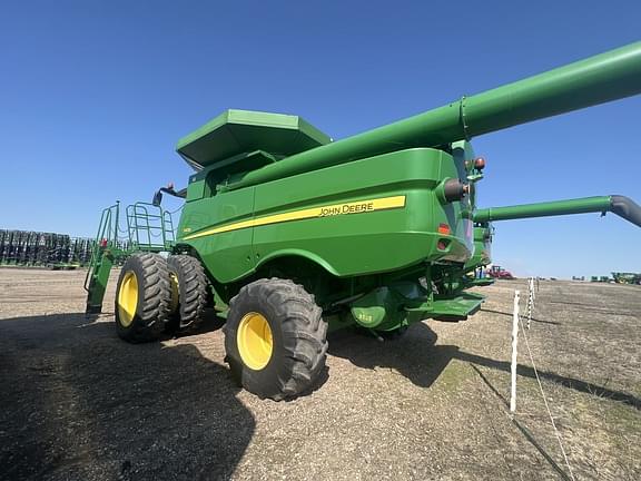 Image of John Deere S670 equipment image 4