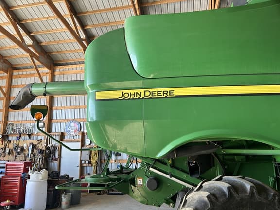 Image of John Deere S670 equipment image 1