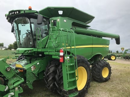 Main image John Deere S670