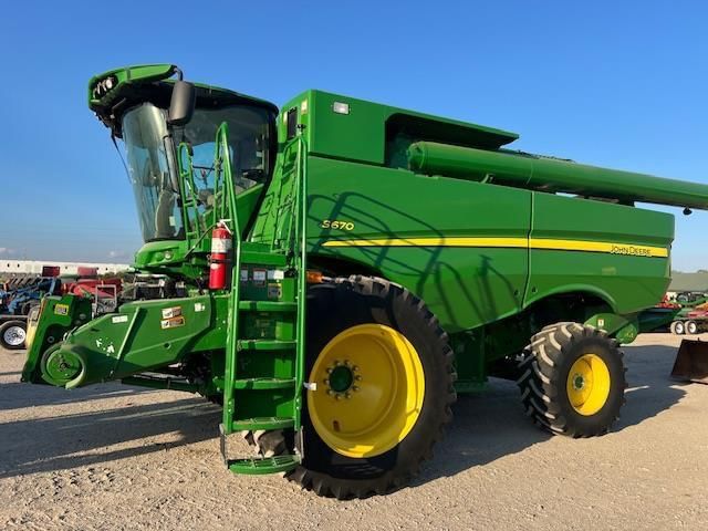 2013 John Deere S670 Equipment Image0