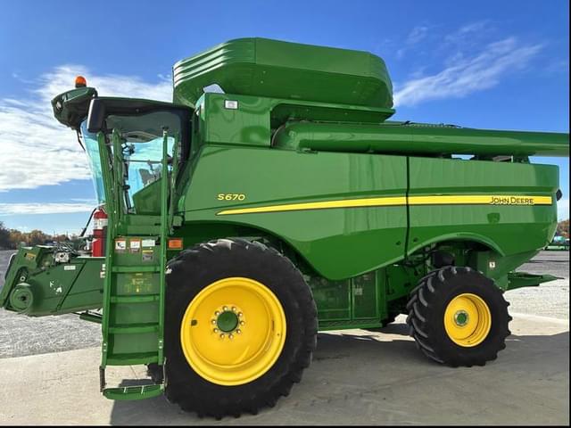 Image of John Deere S670 equipment image 2