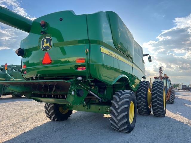 Image of John Deere S670 equipment image 4