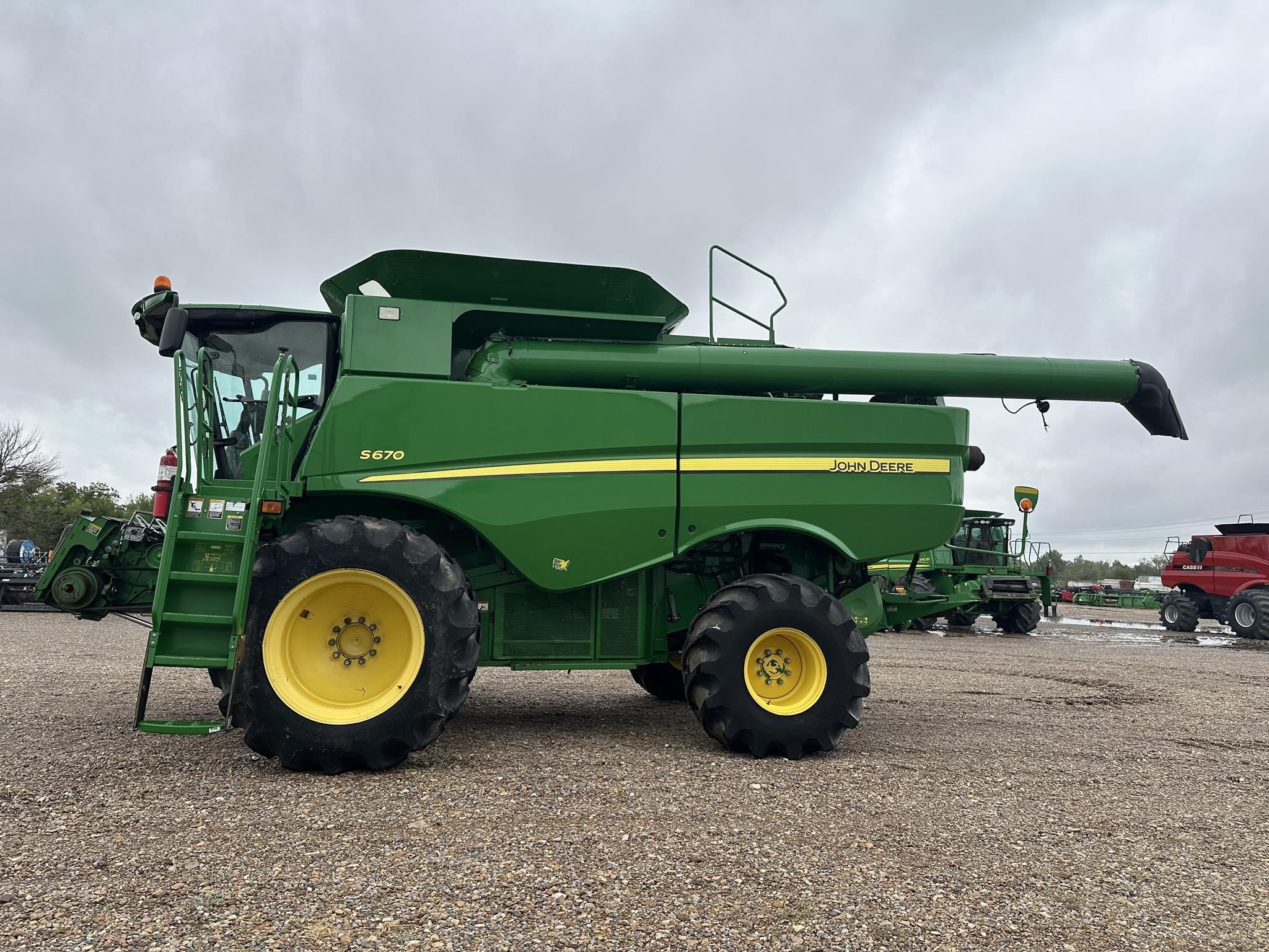 2013 John Deere S670 Equipment Image0