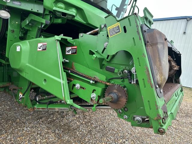 Image of John Deere S670 equipment image 4