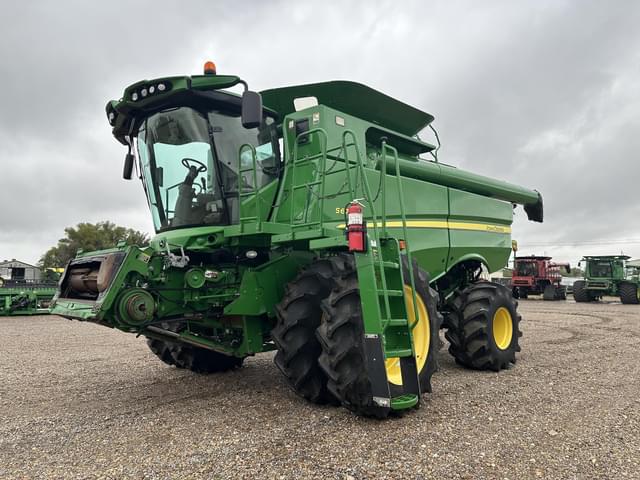 Image of John Deere S670 equipment image 1