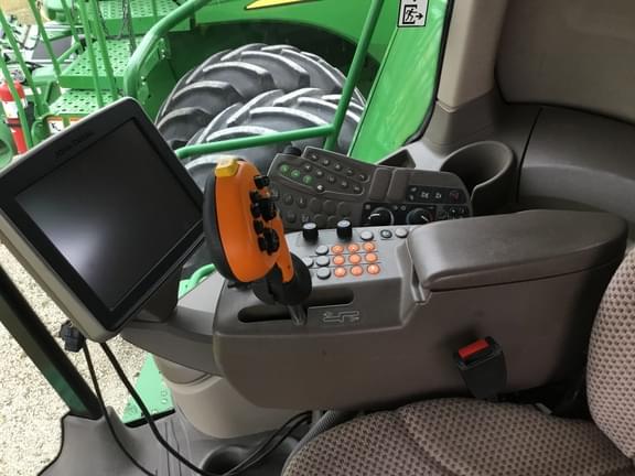 Image of John Deere S670 equipment image 4