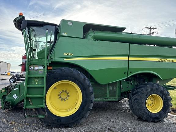 Image of John Deere S670 equipment image 2