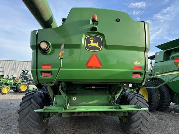 Image of John Deere S670 equipment image 4