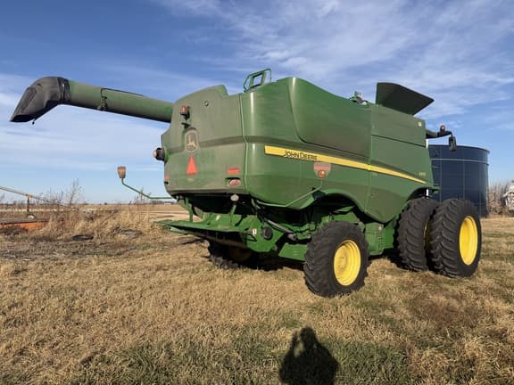 Image of John Deere S670 equipment image 1