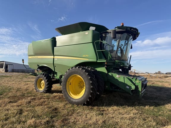 2013 John Deere S670 Equipment Image0