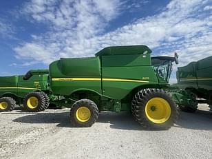 Main image John Deere S670 4