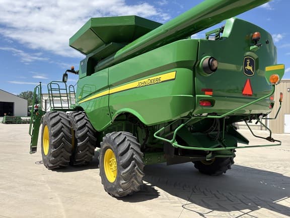 Image of John Deere S670 equipment image 3