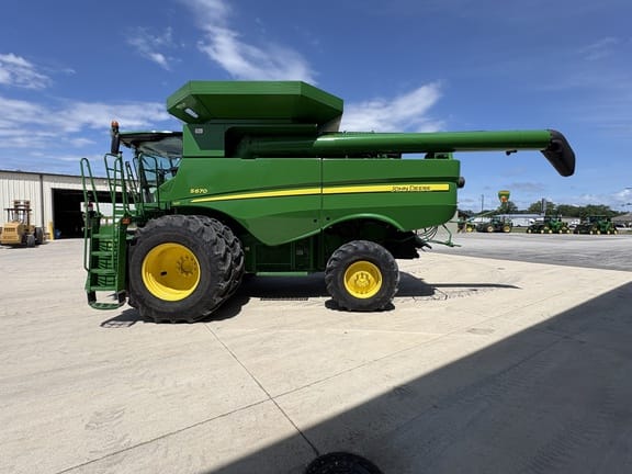 2013 John Deere S670 Equipment Image0