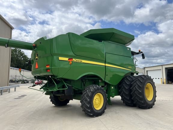 Image of John Deere S670 equipment image 2