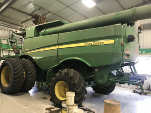 2013 John Deere S670 Image