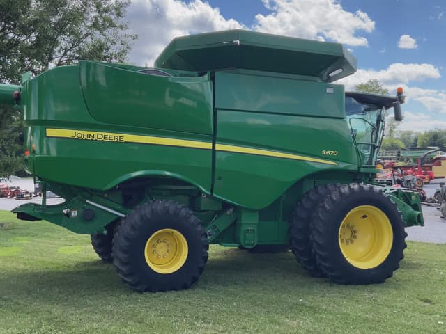 Image of John Deere S670 equipment image 1