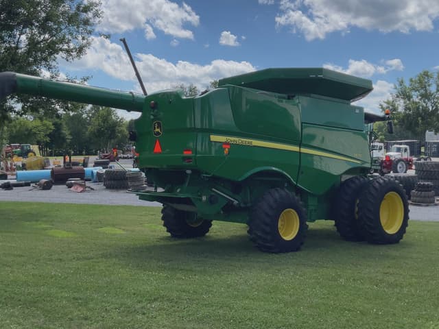 Image of John Deere S670 equipment image 2