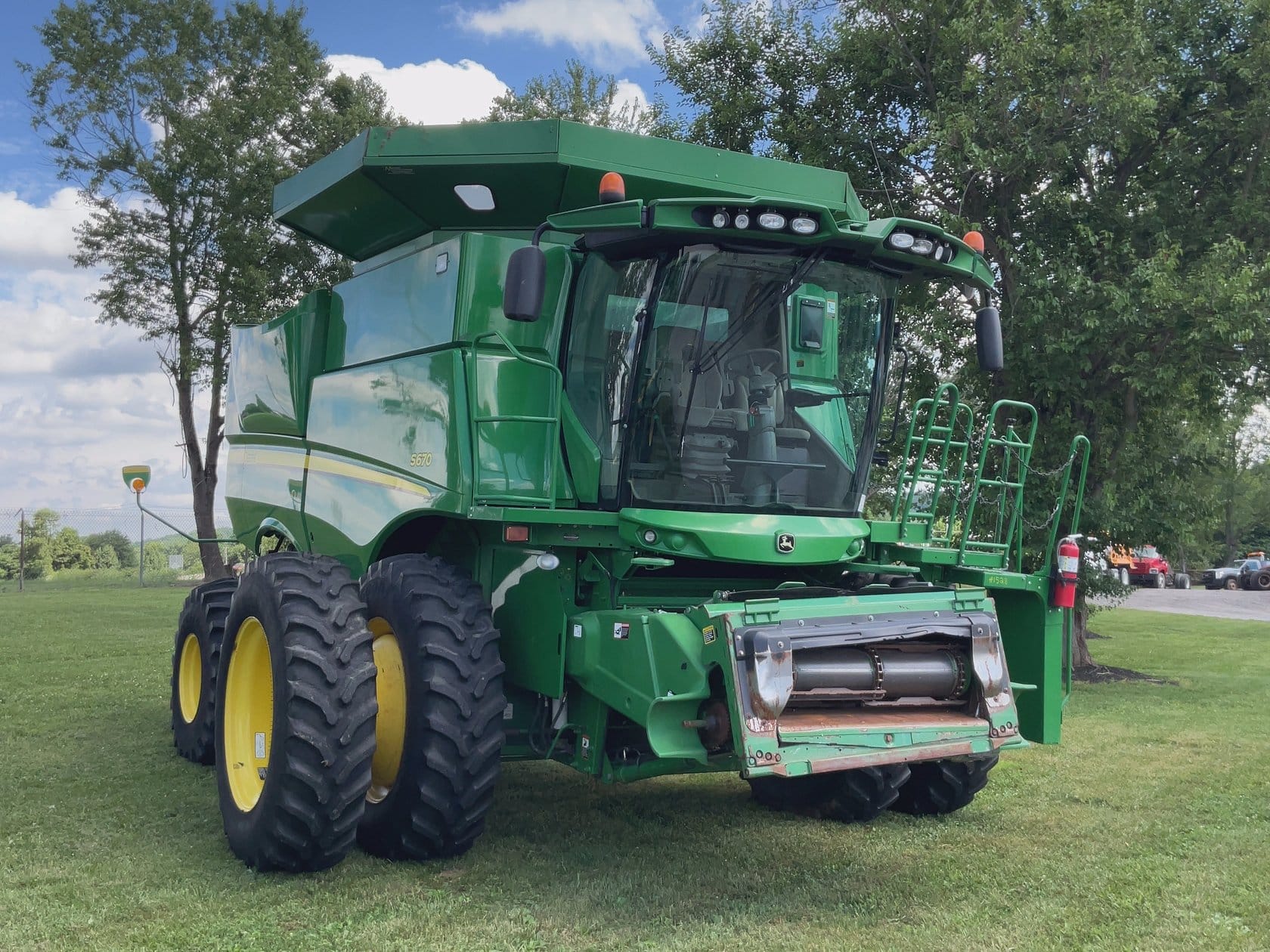 2013 John Deere S670 Equipment Image0