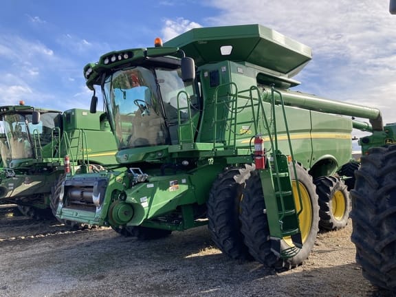 Main image John Deere S670