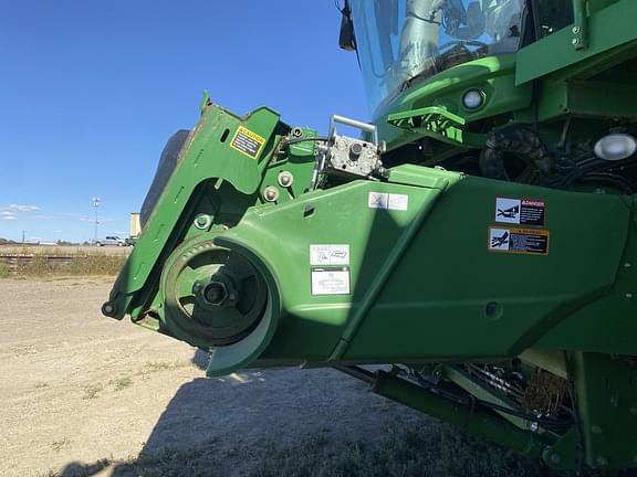 Image of John Deere S670 equipment image 1