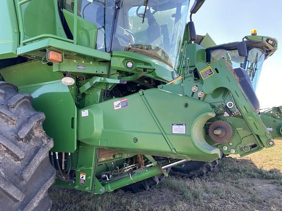 Image of John Deere S670 equipment image 4