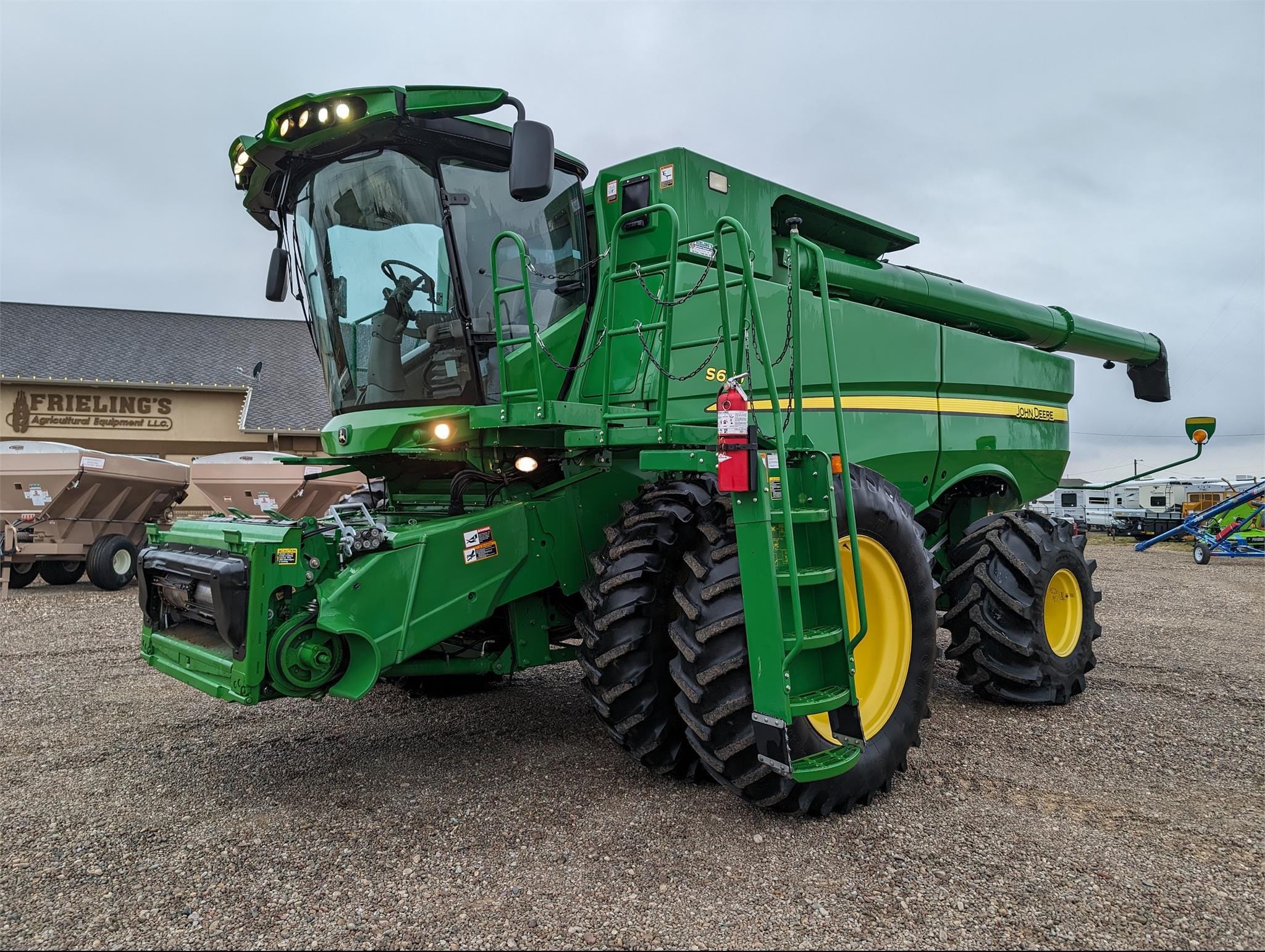 2013 John Deere S670 Equipment Image0