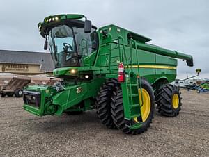 2013 John Deere S670 Image