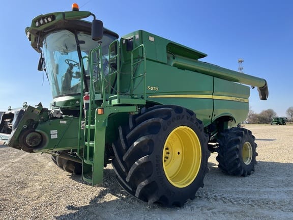 Main image John Deere S670