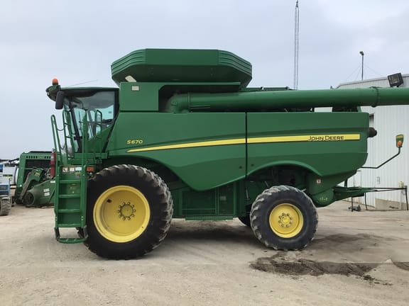 Main image John Deere S670