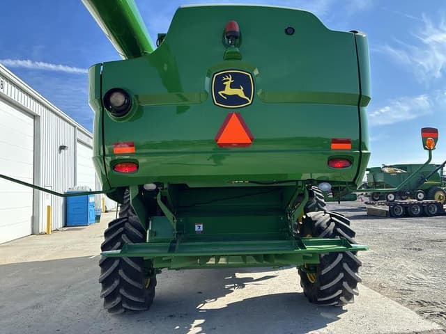 Image of John Deere S670 equipment image 4