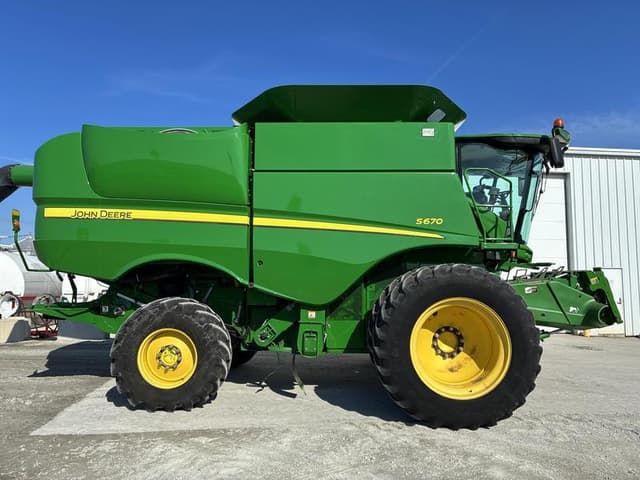 Image of John Deere S670 equipment image 2