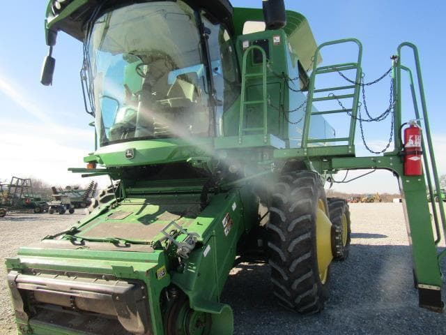 Image of John Deere S670 equipment image 1