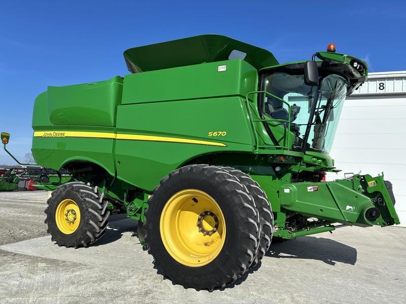 2013 John Deere S670 Equipment Image0