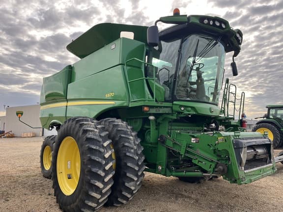 Image of John Deere S670 equipment image 2