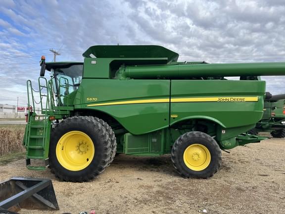 Image of John Deere S670 equipment image 1
