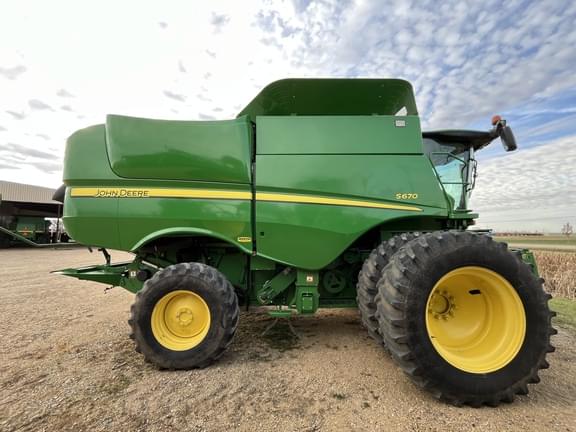 Image of John Deere S670 equipment image 4