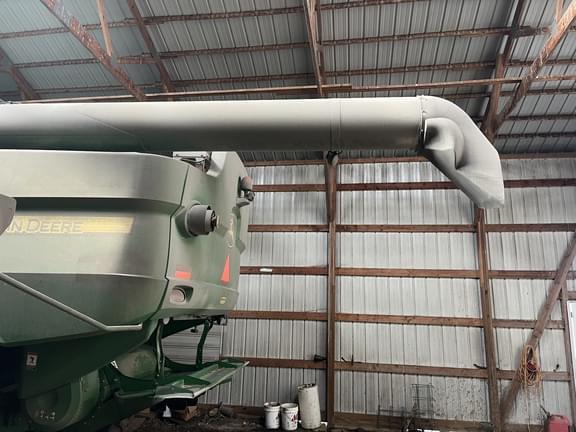 Image of John Deere S670 equipment image 4