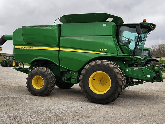 Image of John Deere S670 equipment image 4