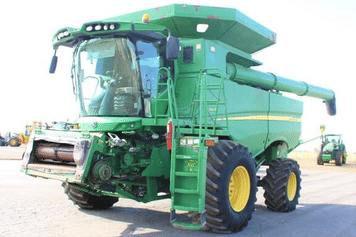 Main image John Deere S670