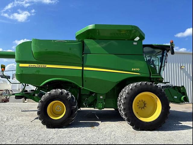 Image of John Deere S670 equipment image 2
