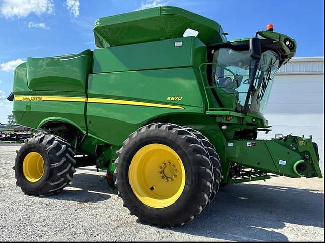 Image of John Deere S670 equipment image 1