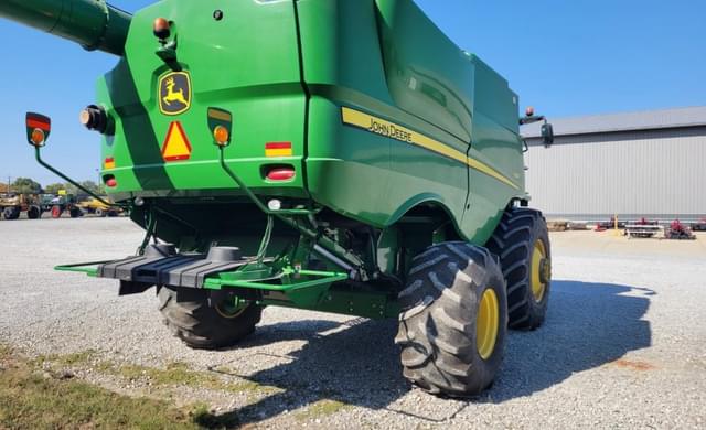 Image of John Deere S670 equipment image 4