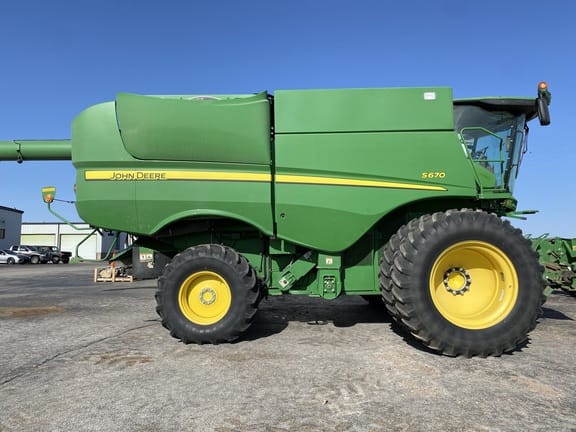 Main image John Deere S670