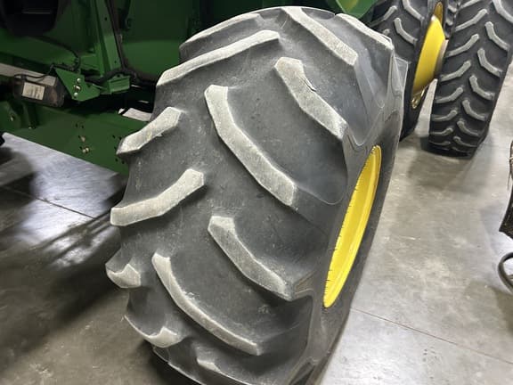 Image of John Deere S670 equipment image 4