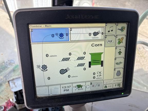 Image of John Deere S670 equipment image 4
