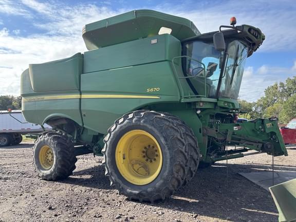 Image of John Deere S670 equipment image 1